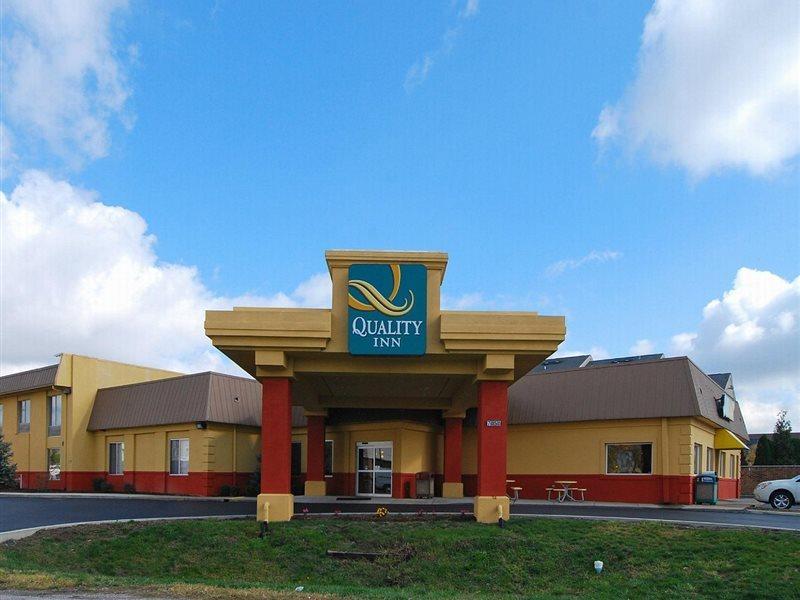 Baymont By Wyndham Indianapolis East Hotel Buitenkant foto