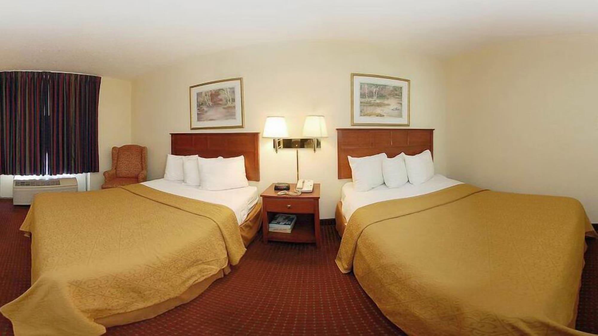 Baymont By Wyndham Indianapolis East Hotel Buitenkant foto