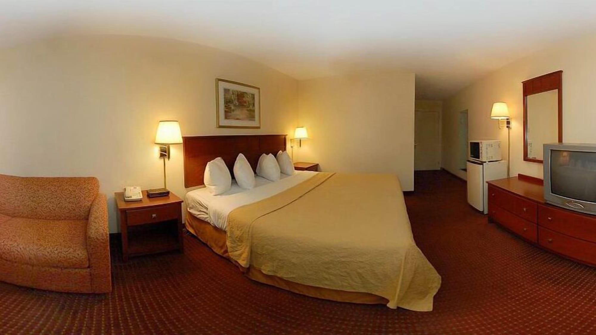 Baymont By Wyndham Indianapolis East Hotel Buitenkant foto