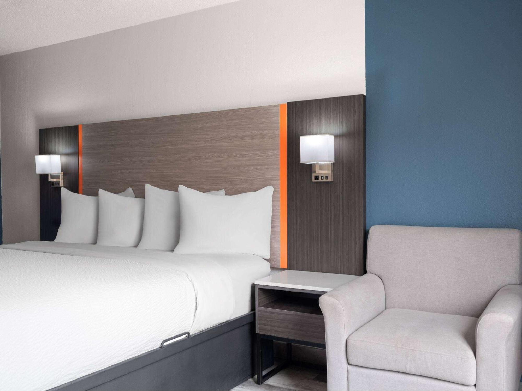 Baymont By Wyndham Indianapolis East Hotel Buitenkant foto