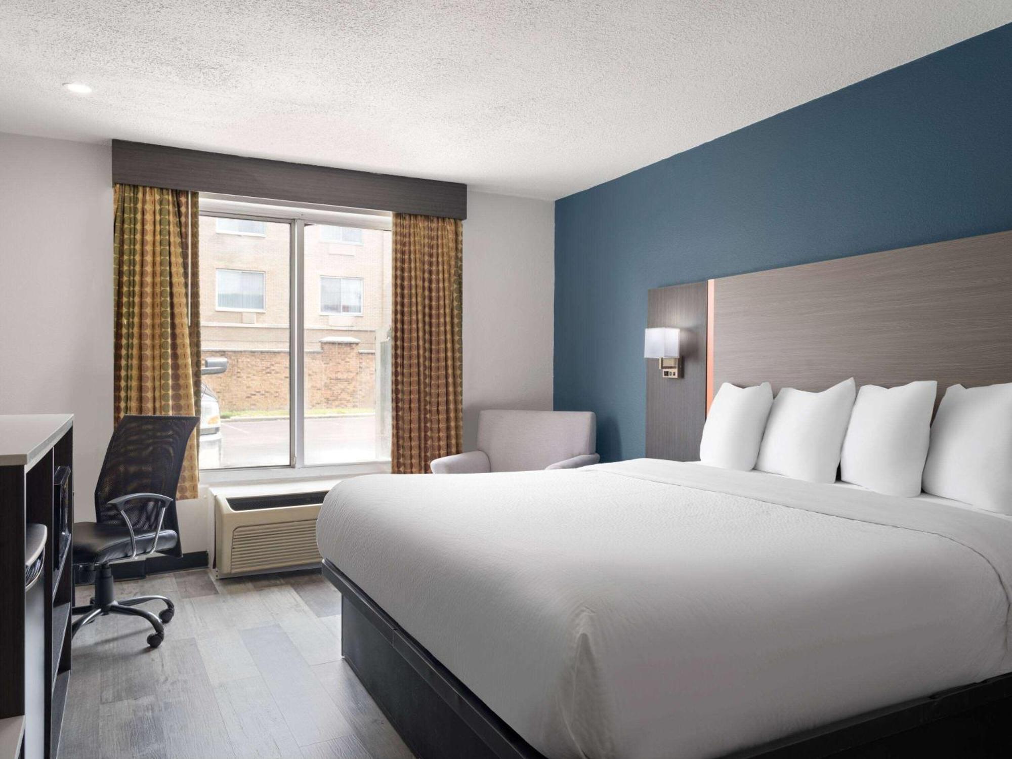 Baymont By Wyndham Indianapolis East Hotel Buitenkant foto