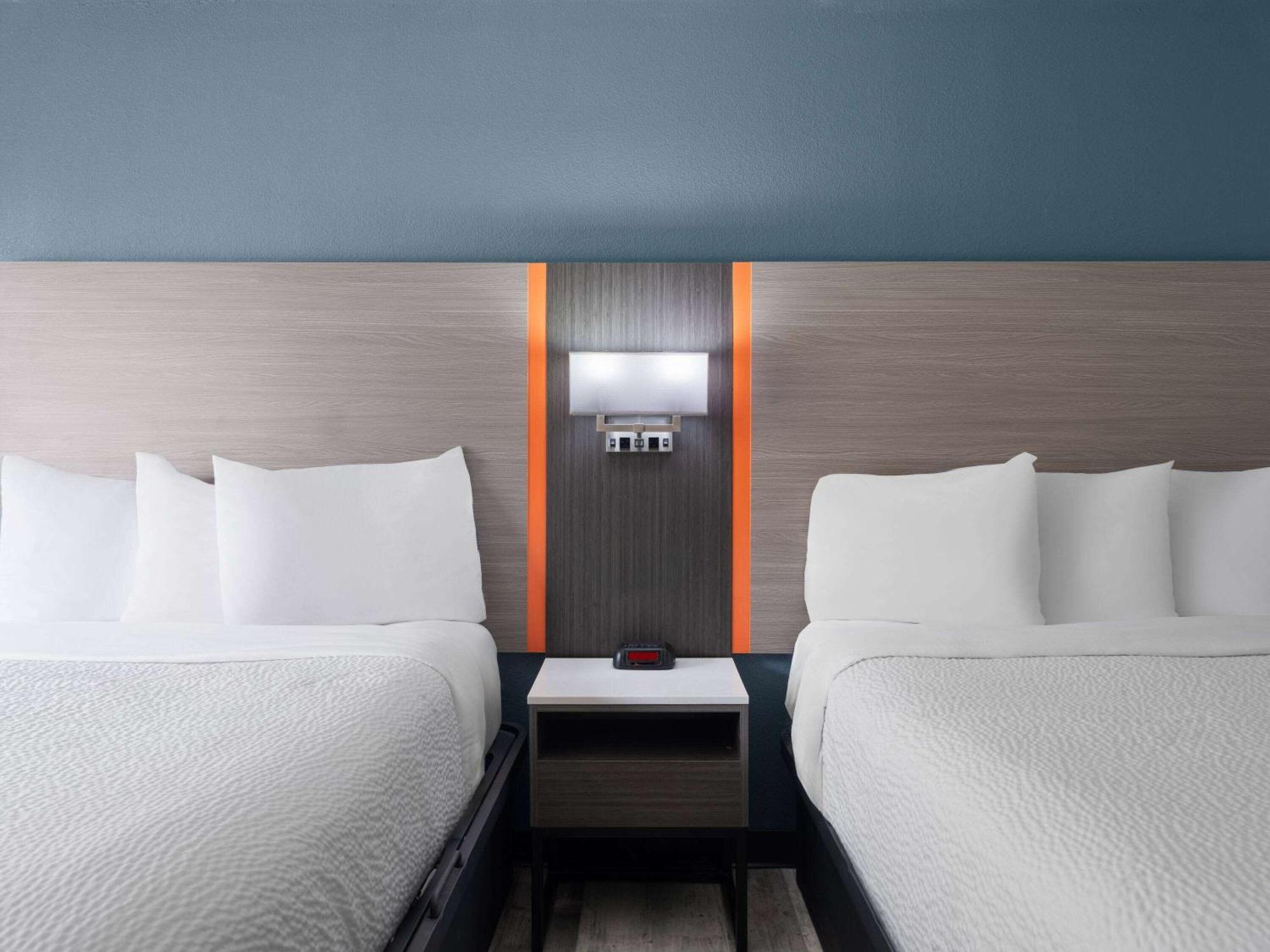 Baymont By Wyndham Indianapolis East Hotel Buitenkant foto