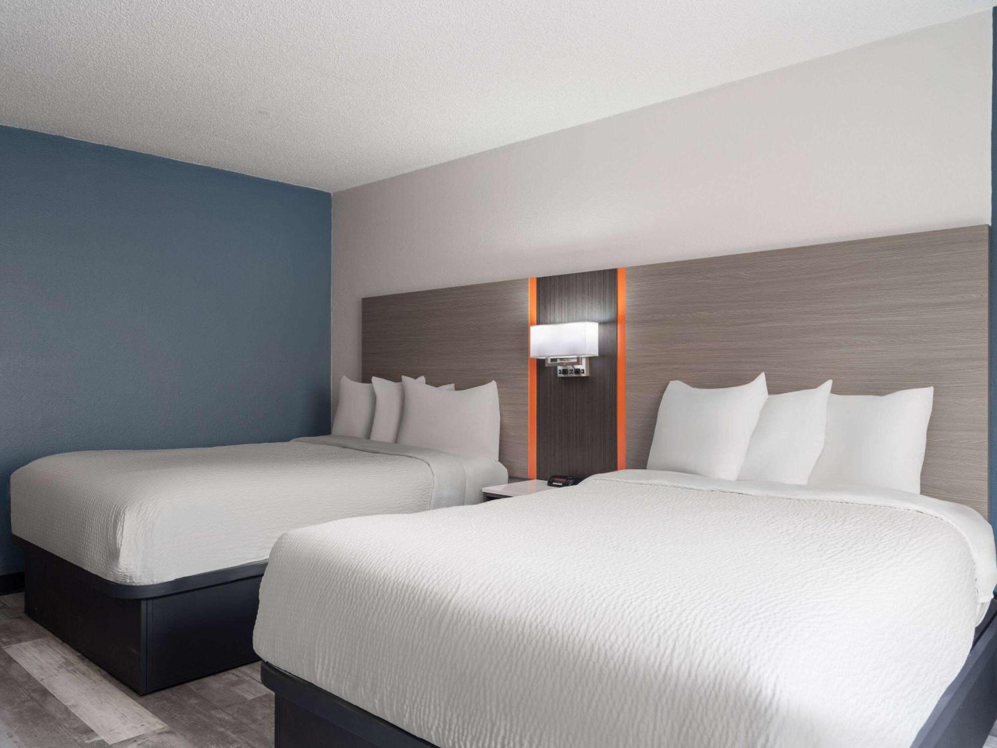 Baymont By Wyndham Indianapolis East Hotel Buitenkant foto